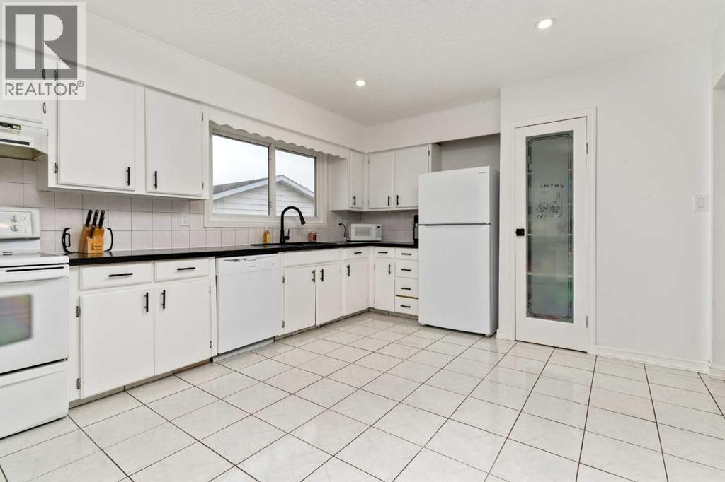 6603 Marler Dr, Camrose, Alberta T4V 3R1 - Photo 5 - A2270228