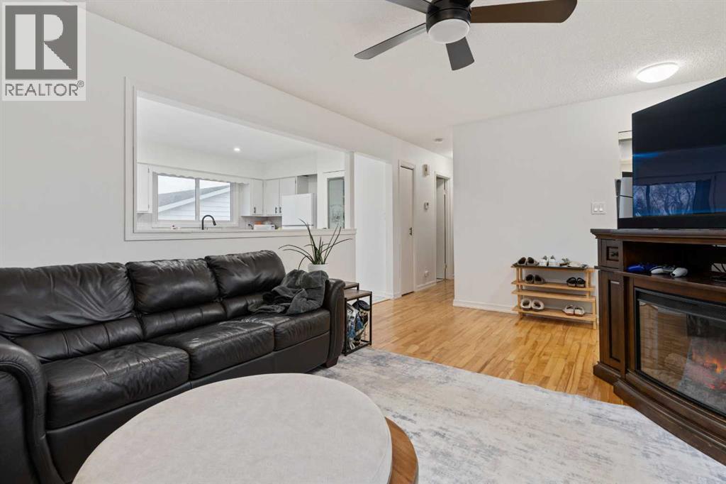 6603 Marler Dr, Camrose, Alberta T4V 3R1 - Photo 4 - A2270228