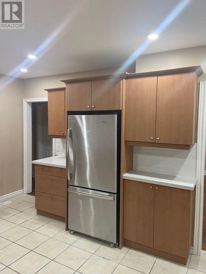 330 Rosedale Drive, Whitby (Downtown Whitby), Ontario  L1N 1Z3 - Photo 4 - E12610794