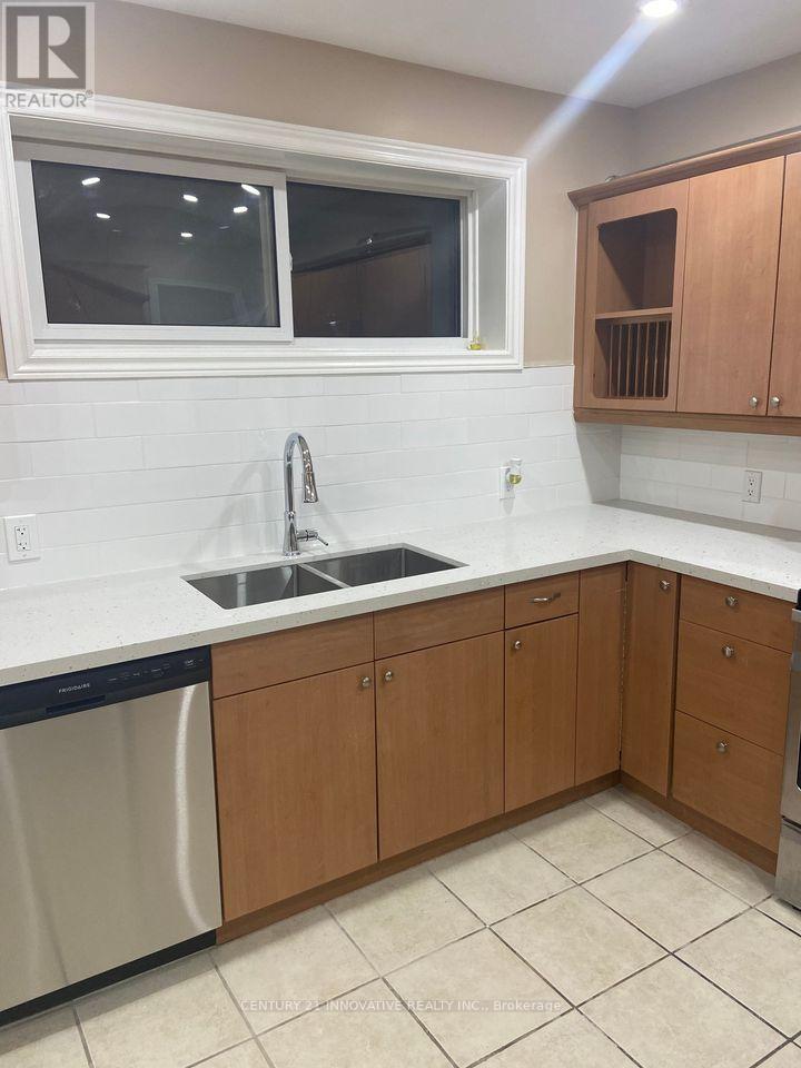 330 Rosedale Drive, Whitby (Downtown Whitby), Ontario  L1N 1Z3 - Photo 6 - E12610794