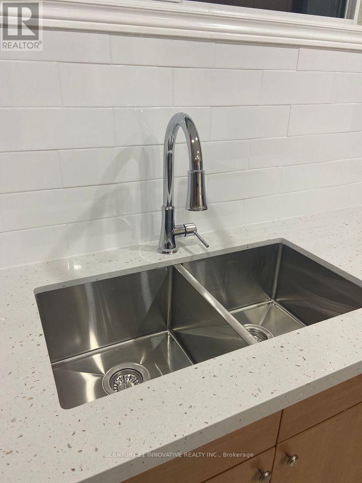 330 Rosedale Drive, Whitby (Downtown Whitby), Ontario  L1N 1Z3 - Photo 7 - E12610794