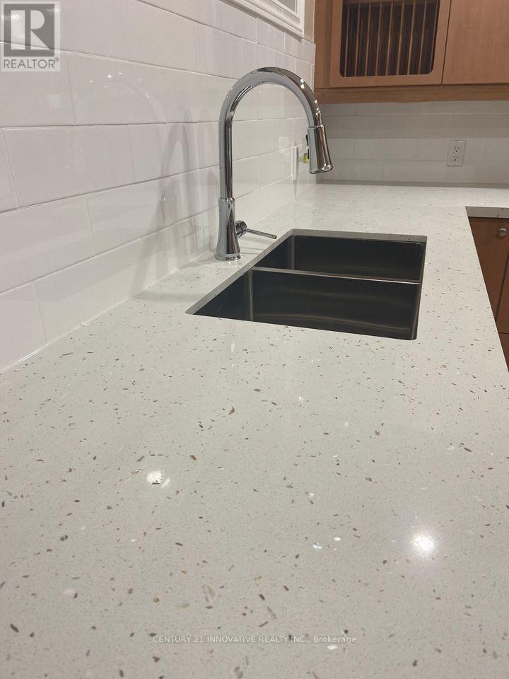 330 Rosedale Drive, Whitby (Downtown Whitby), Ontario  L1N 1Z3 - Photo 8 - E12610794