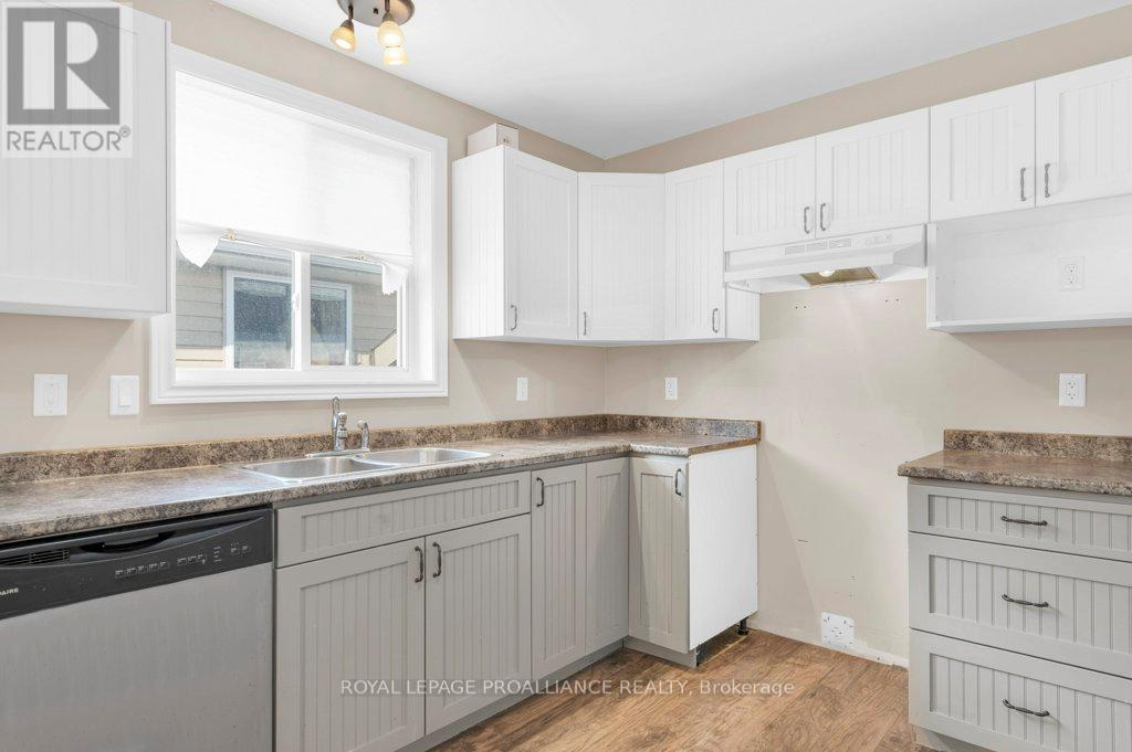 20 Terance Street, Quinte West, Ontario  K8V 5L5 - Photo 10 - X12608918