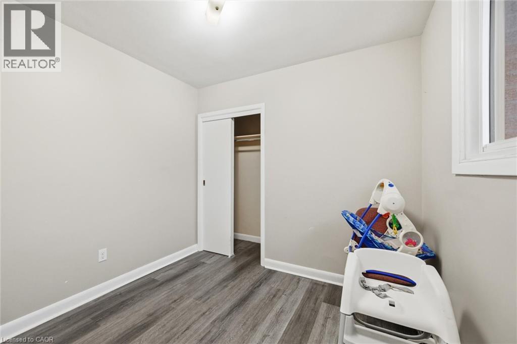 17 N Queen Street N, Thorold, Ontario  L2V 2P7 - Photo 24 - 40792954