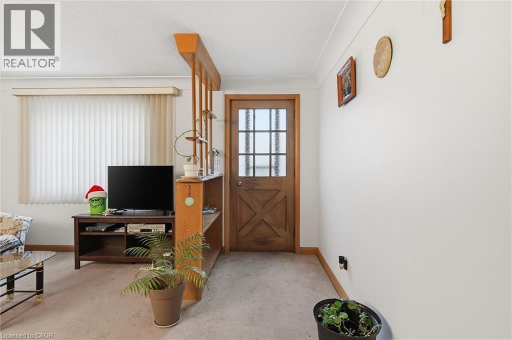 17 N Queen Street N, Thorold, Ontario  L2V 2P7 - Photo 4 - 40792954