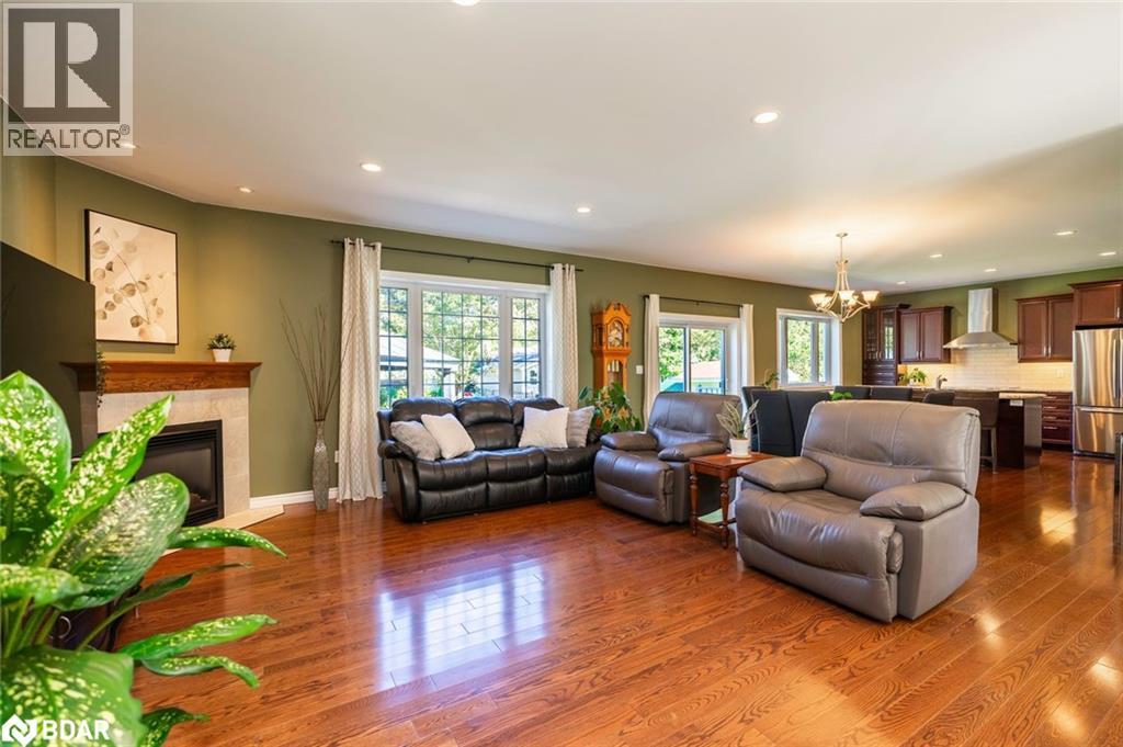 222 Glenn Avenue, Stroud, Ontario  L9S 1C4 - Photo 3 - 40775740