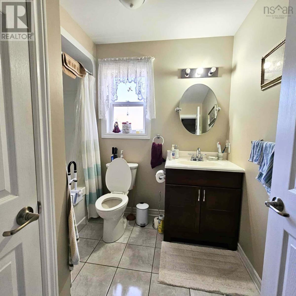 135-137 Brook Street, North Sydney, Nova Scotia  B2A 3R4 - Photo 13 - 202529009