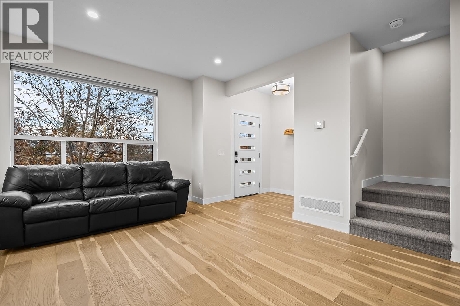 813 Rose Avenue, Kelowna, British Columbia  V1Y 5K3 - Photo 2 - 10369129