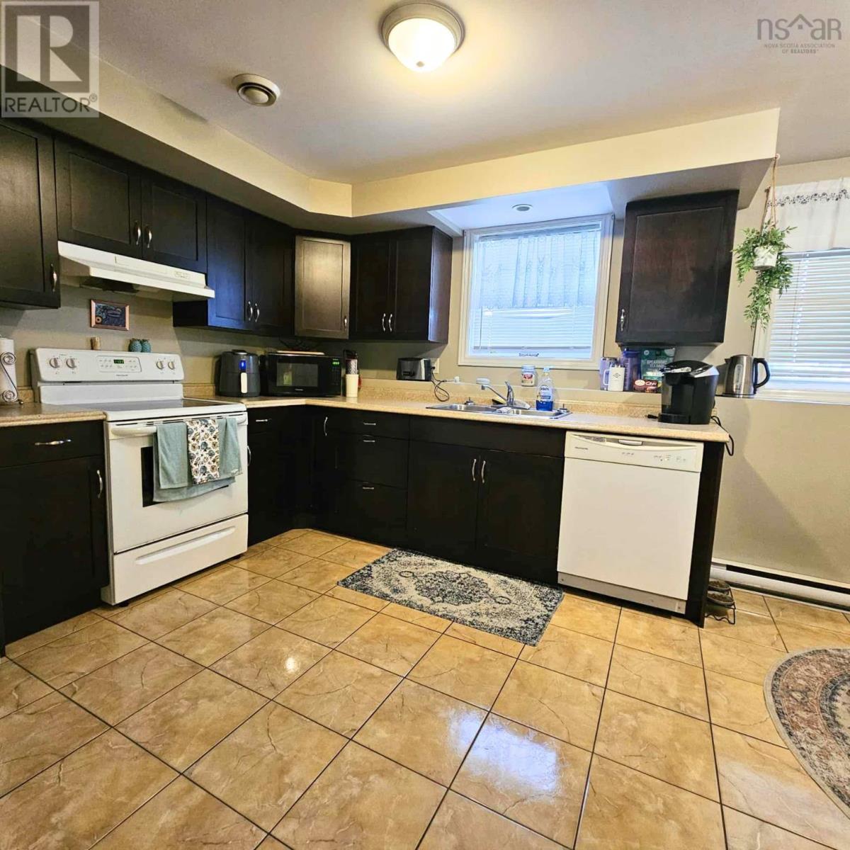 135-137 Brook Street, North Sydney, Nova Scotia  B2A 3R4 - Photo 6 - 202529009