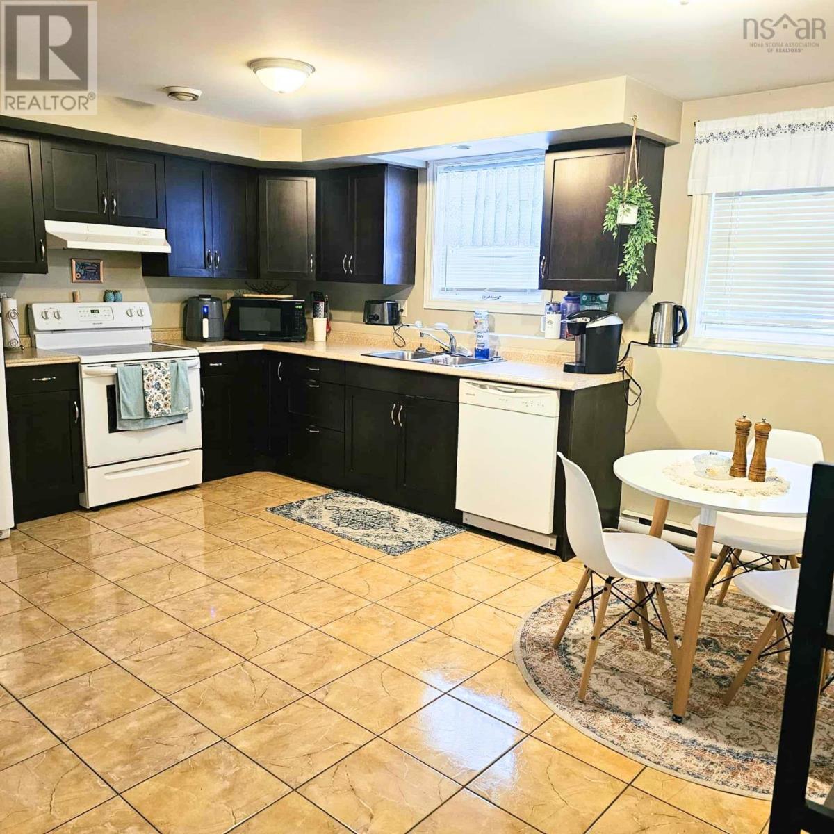 135-137 Brook Street, North Sydney, Nova Scotia  B2A 3R4 - Photo 4 - 202529009