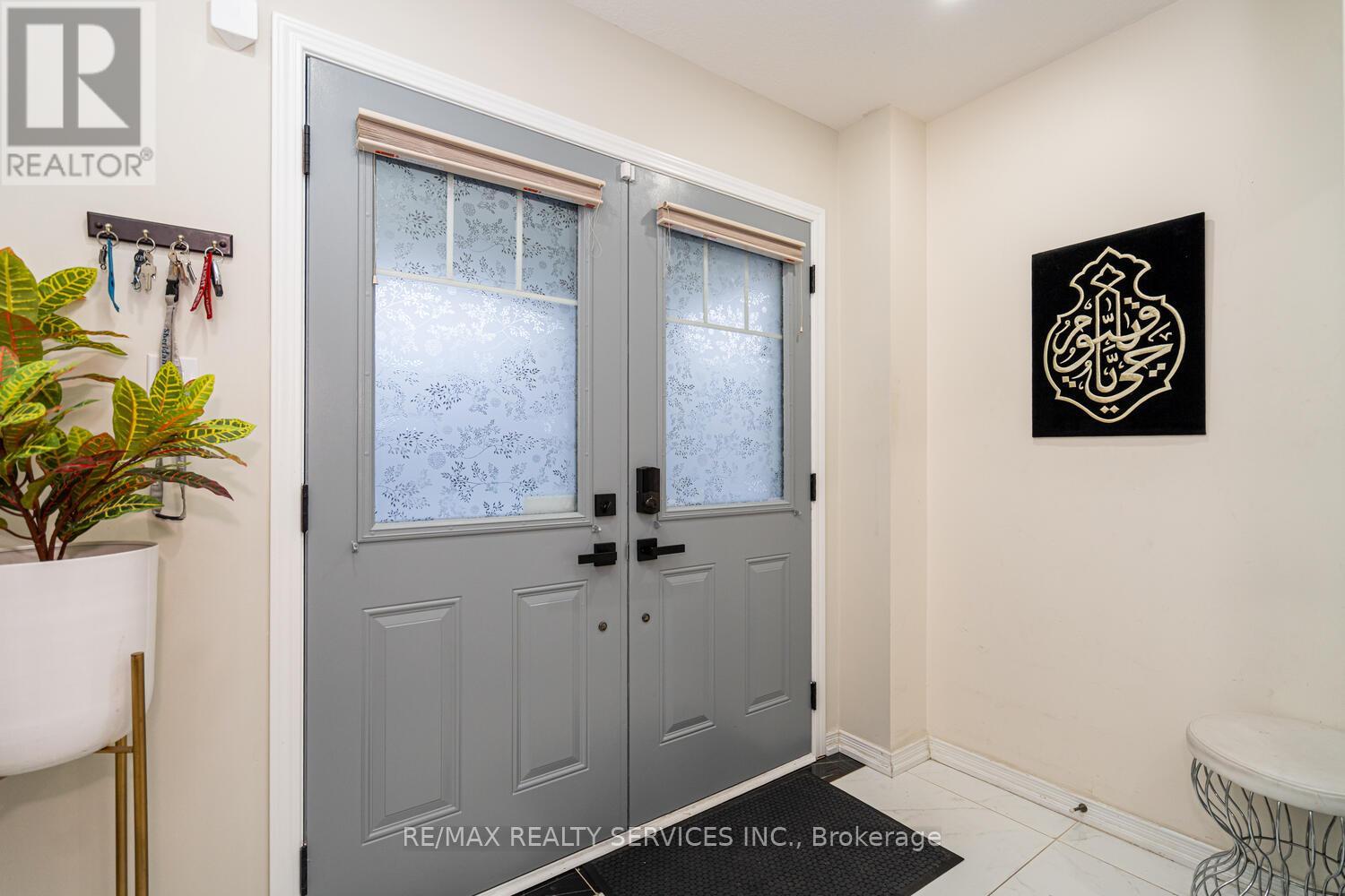 11 Hoover Road, Brampton, Ontario  L7A 4L2 - Photo 4 - W12610762