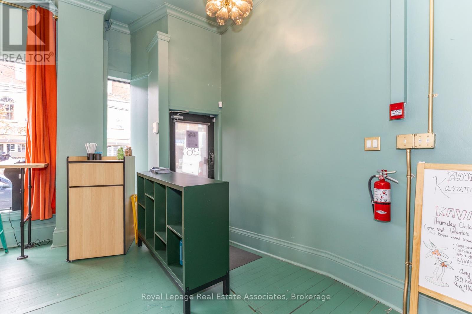 Main Level - 1267 Queen Street W, Toronto, Ontario  M6K 1L5 - Photo 4 - W12610764