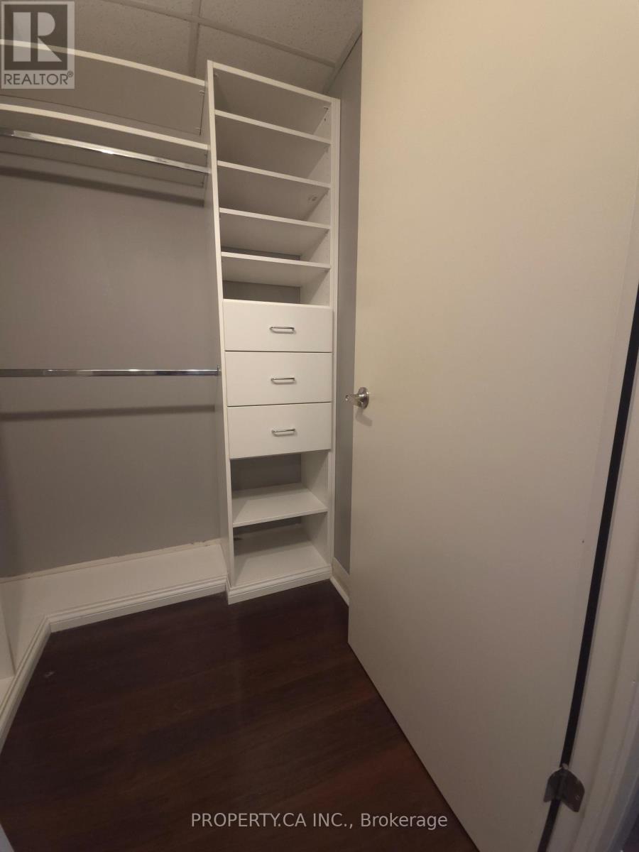 3404 - 5 Valhalla Inn Road, Toronto, Ontario  M9B 0B1 - Photo 11 - W12610778