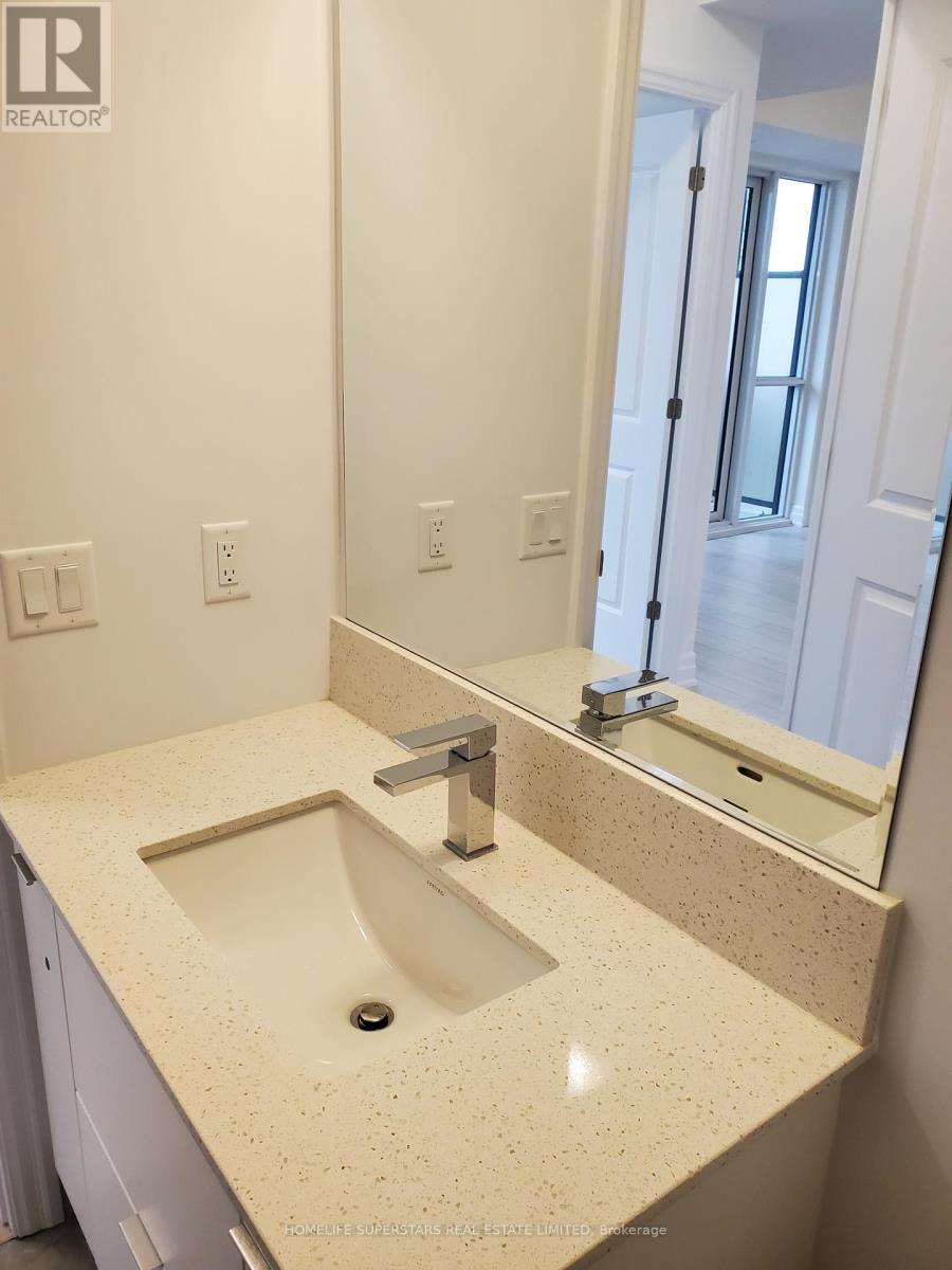 2210 - 30 Elm Drive W, Mississauga, Ontario  L5B 0N6 - Photo 5 - W12610818