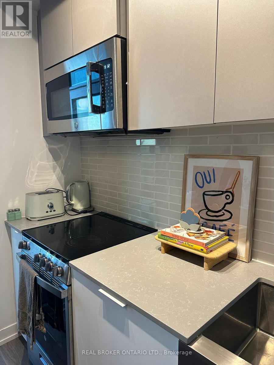 820 - 270 Dufferin Street, Toronto, Ontario  M6K 0H8 - Photo 11 - W12610820