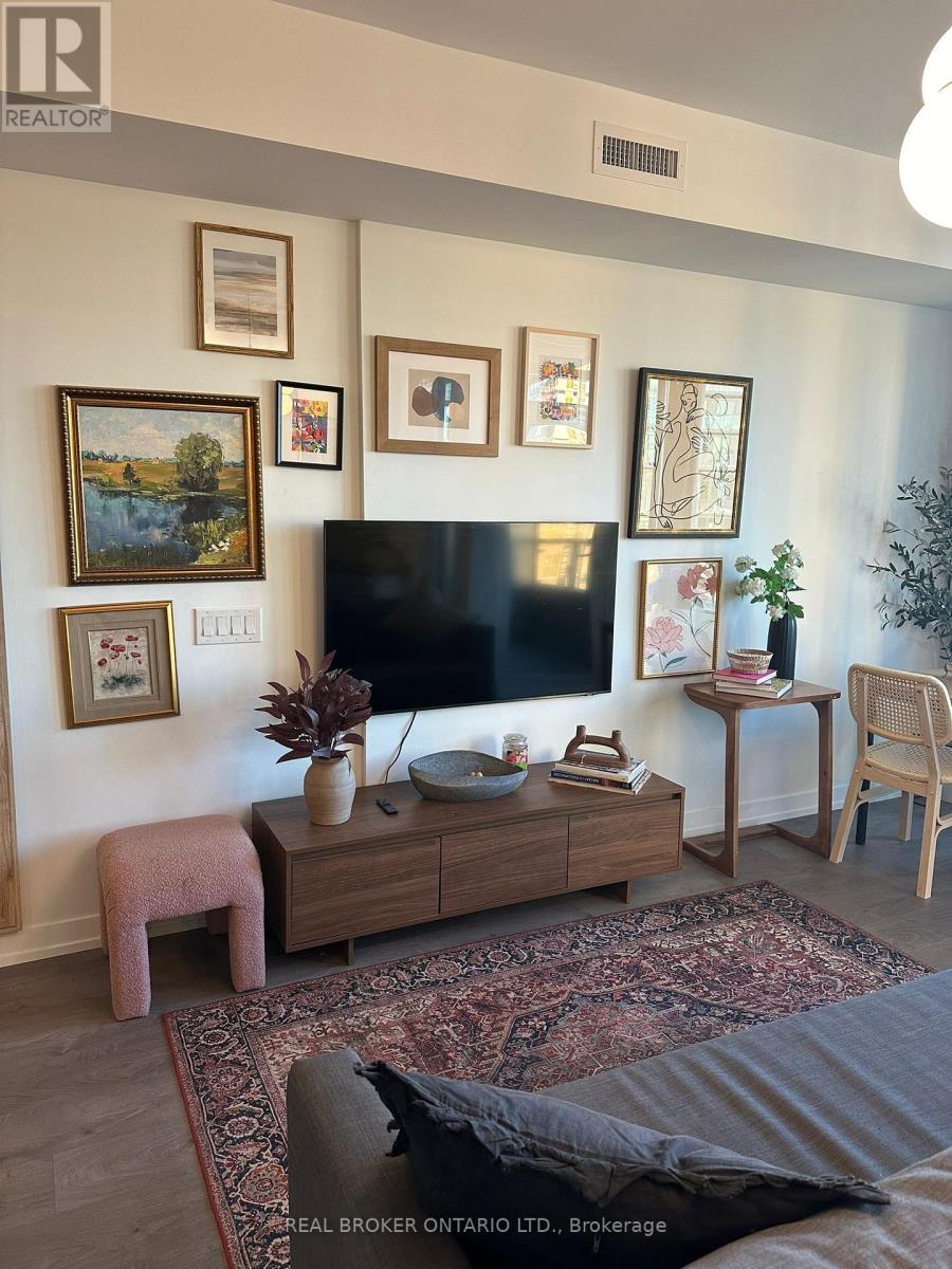 820 - 270 Dufferin Street, Toronto, Ontario  M6K 0H8 - Photo 3 - W12610820