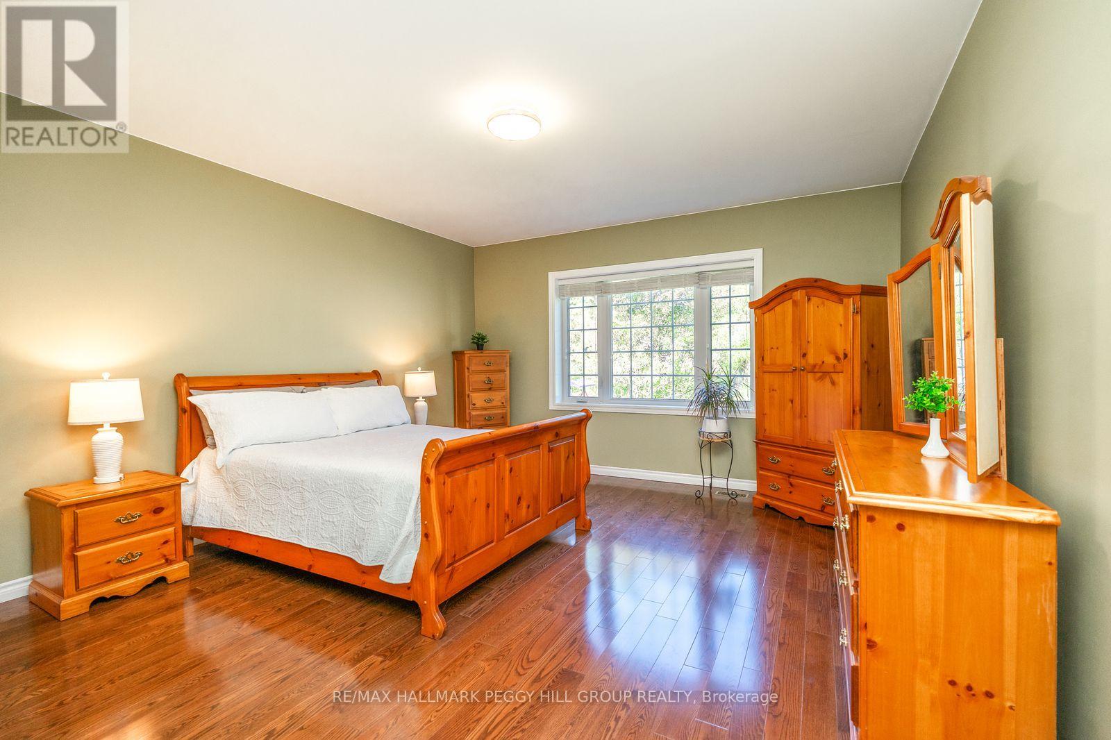 222 Glenn Avenue, Innisfil, Ontario L9S 1C4 - Photo 7 - N12454402