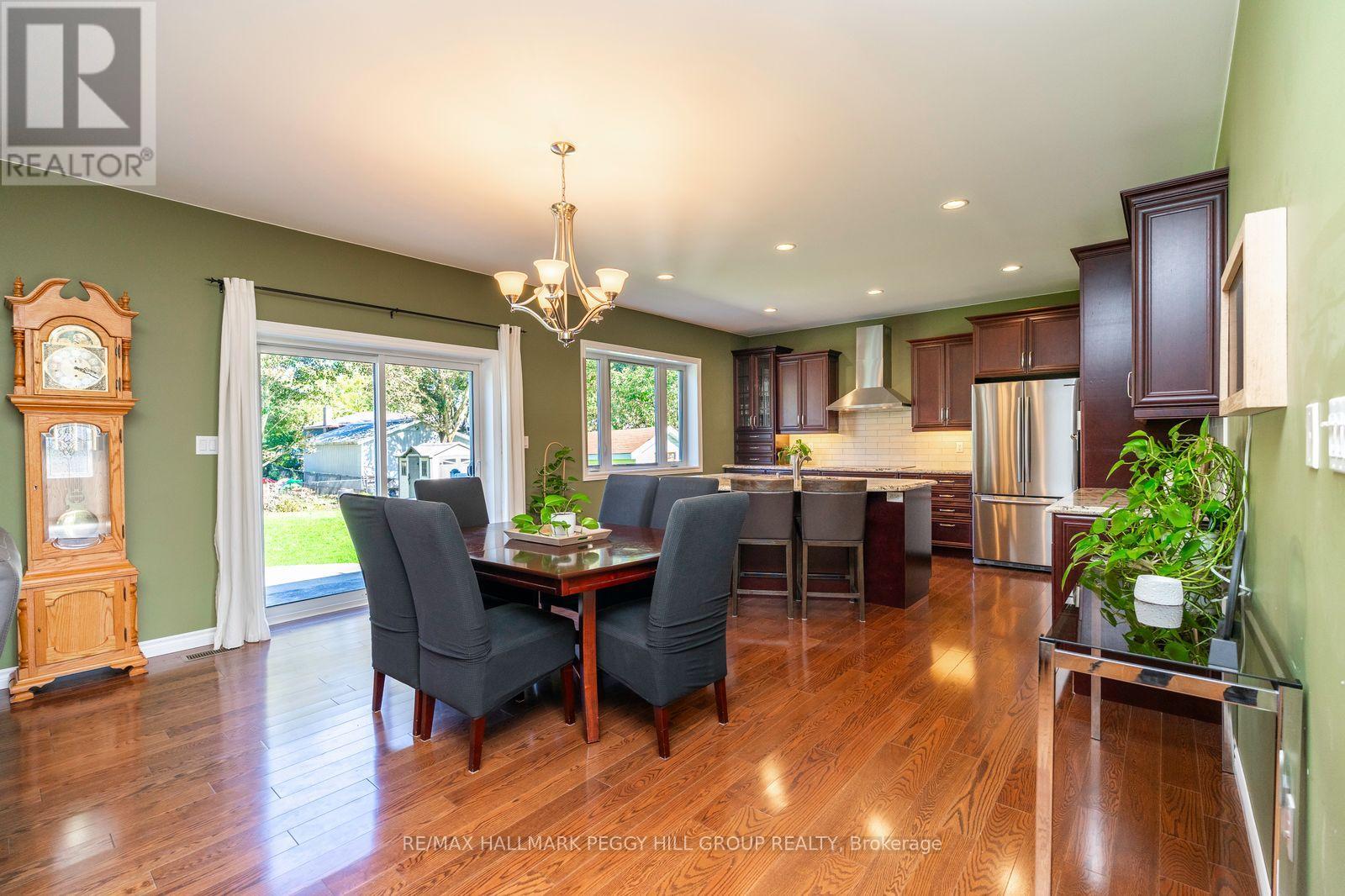 222 Glenn Avenue, Innisfil, Ontario L9S 1C4 - Photo 4 - N12454402