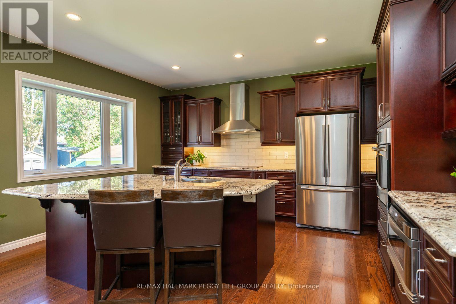 222 Glenn Avenue, Innisfil, Ontario L9S 1C4 - Photo 5 - N12454402