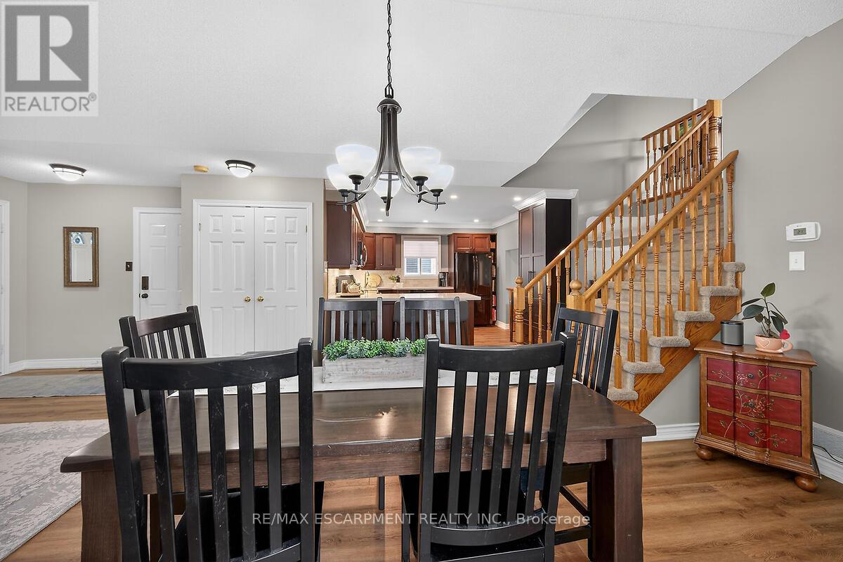 218 Portage Lane, Hamilton, Ontario  L0R 1W0 - Photo 11 - X12610756