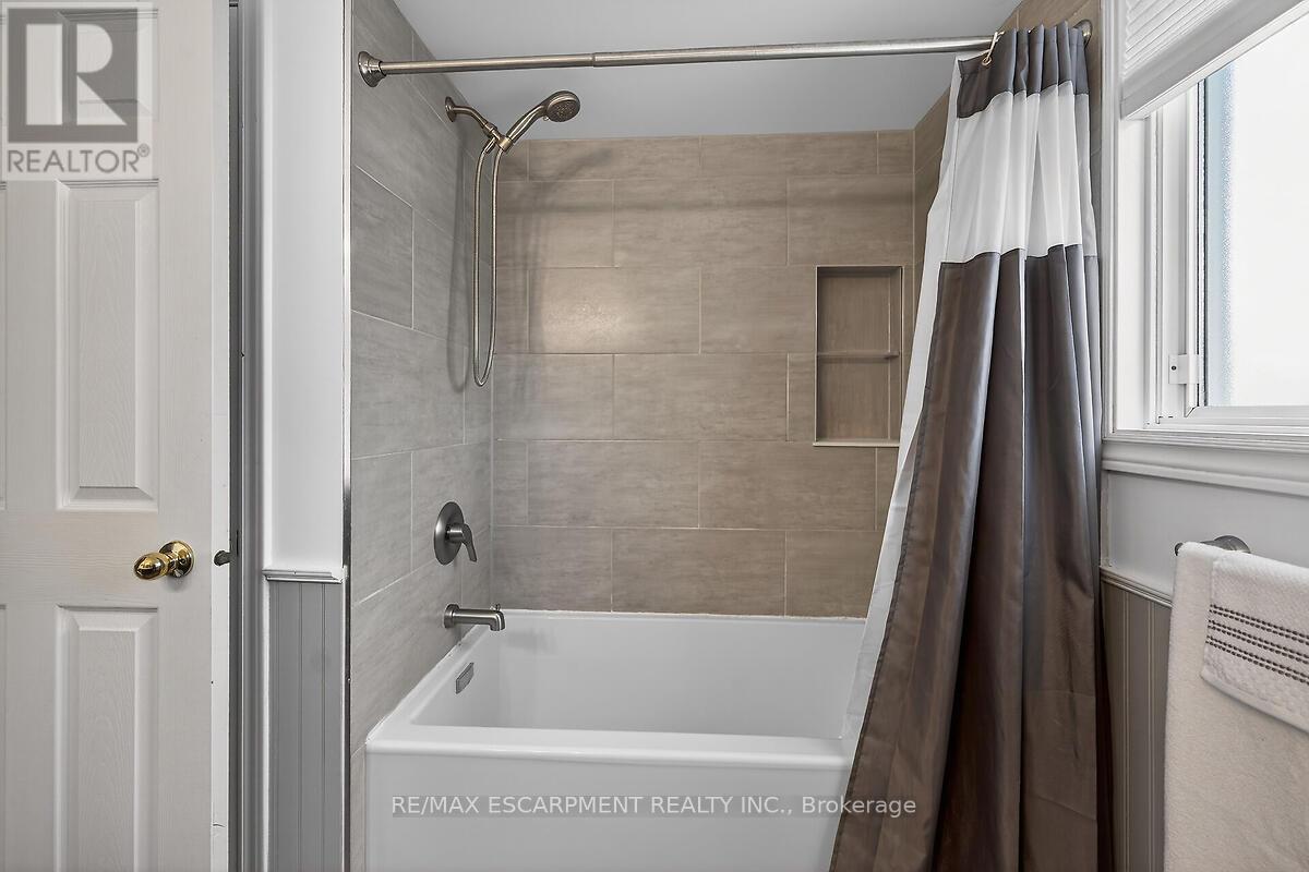 218 Portage Lane, Hamilton, Ontario  L0R 1W0 - Photo 31 - X12610756