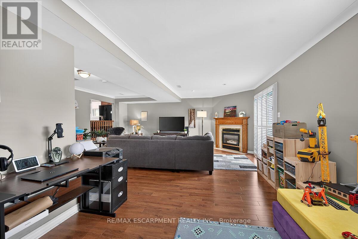 218 Portage Lane, Hamilton, Ontario  L0R 1W0 - Photo 35 - X12610756