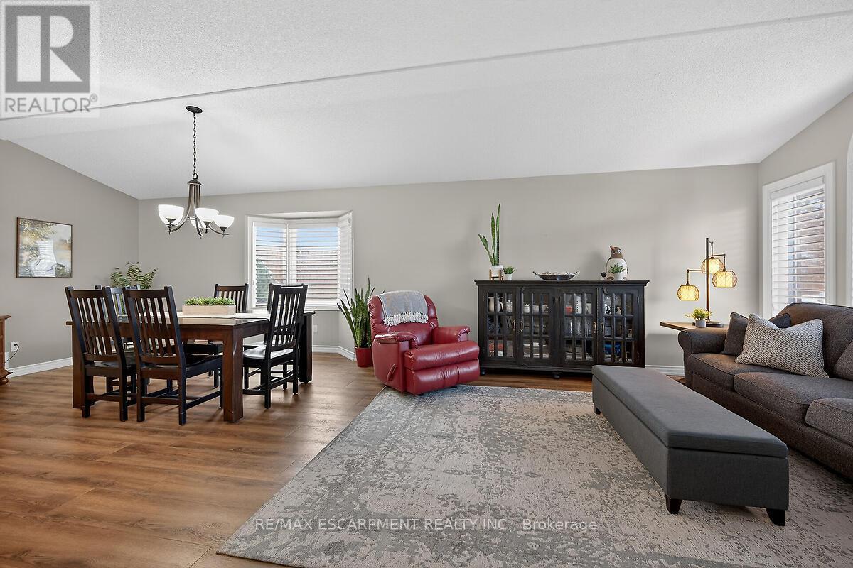 218 Portage Lane, Hamilton, Ontario  L0R 1W0 - Photo 8 - X12610756