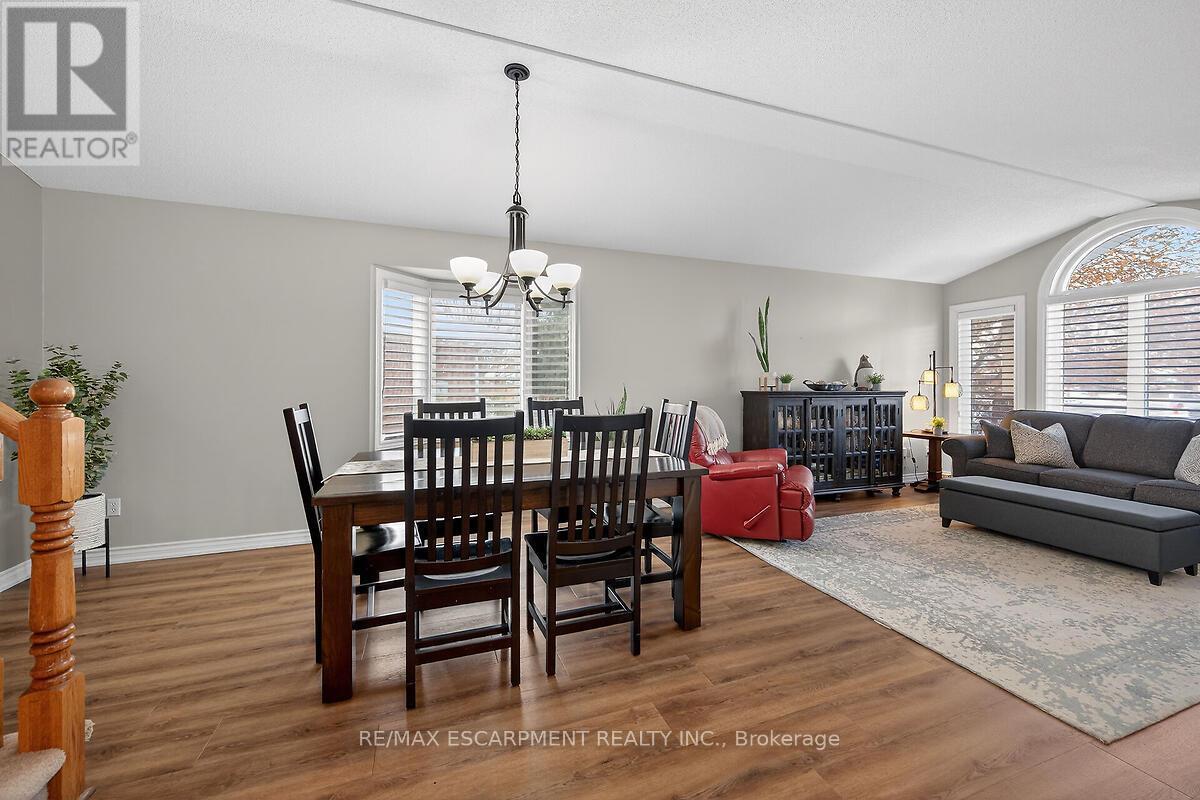 218 Portage Lane, Hamilton, Ontario  L0R 1W0 - Photo 9 - X12610756