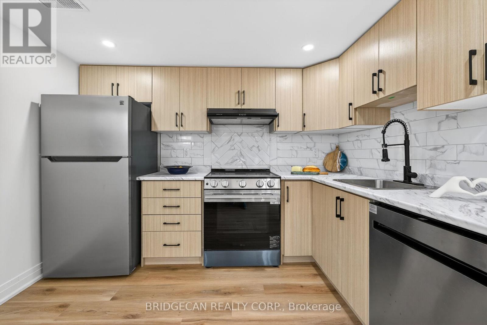 40 Westaway Place, Hamilton, Ontario  L9C 2G1 - Photo 28 - X12610784