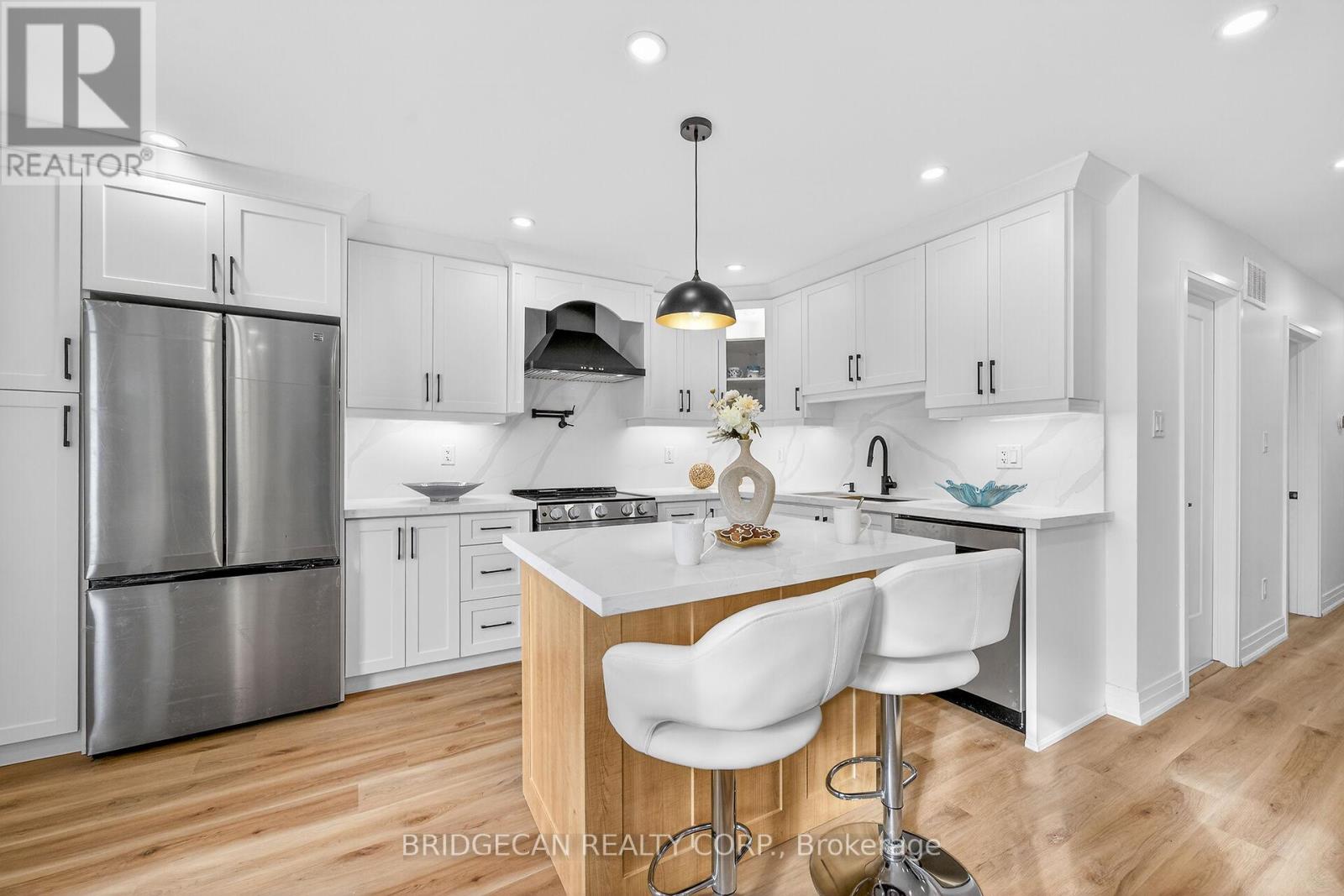 40 Westaway Place, Hamilton, Ontario  L9C 2G1 - Photo 5 - X12610784