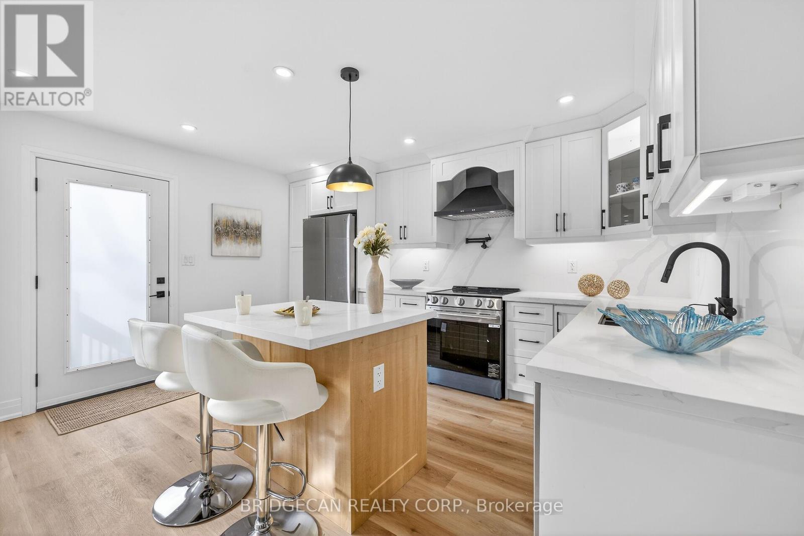 40 Westaway Place, Hamilton, Ontario  L9C 2G1 - Photo 6 - X12610784