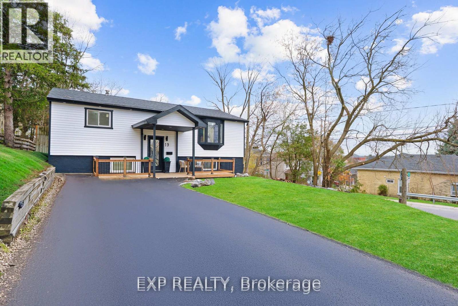 19 BROAD STREET, Brantford, Ontario