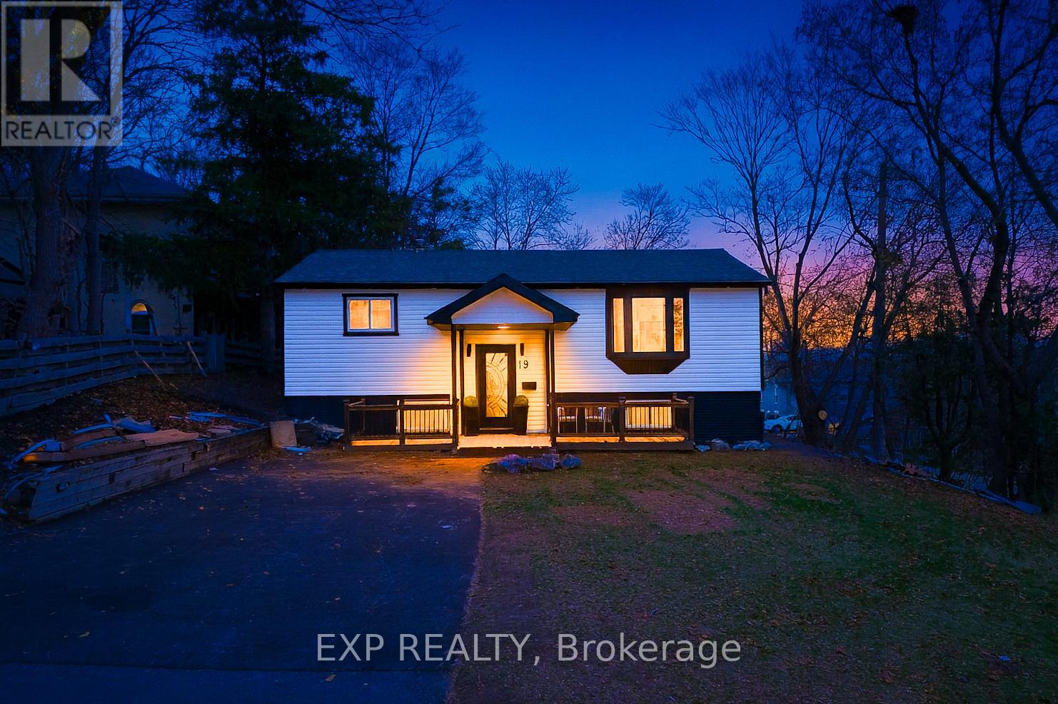 19 Broad Street, Brantford, Ontario  N3R 7E1 - Photo 2 - X12610804