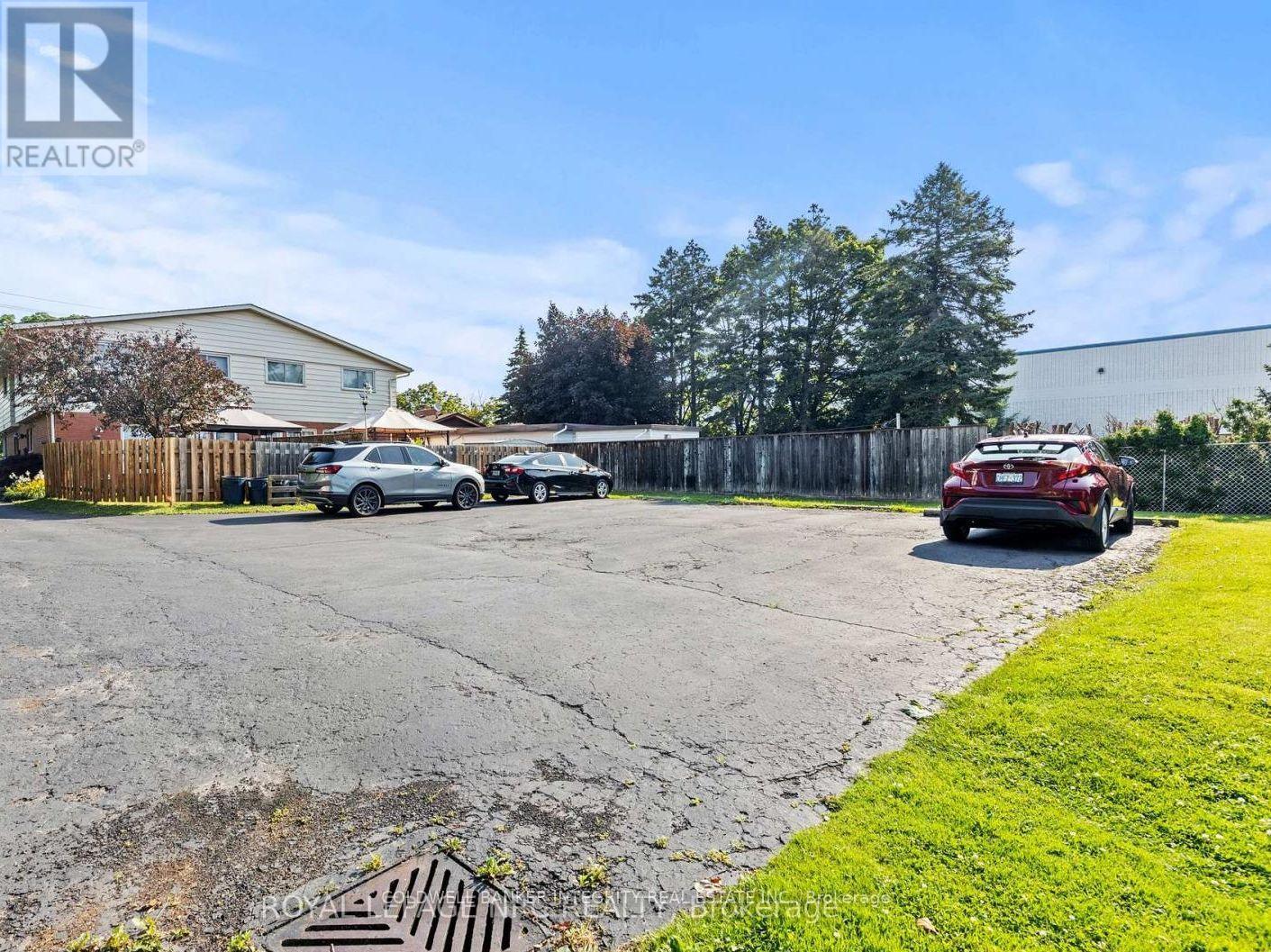 3 - 108 Scott Street, St. Catharines, Ontario  L2N 1G9 - Photo 4 - X12610812