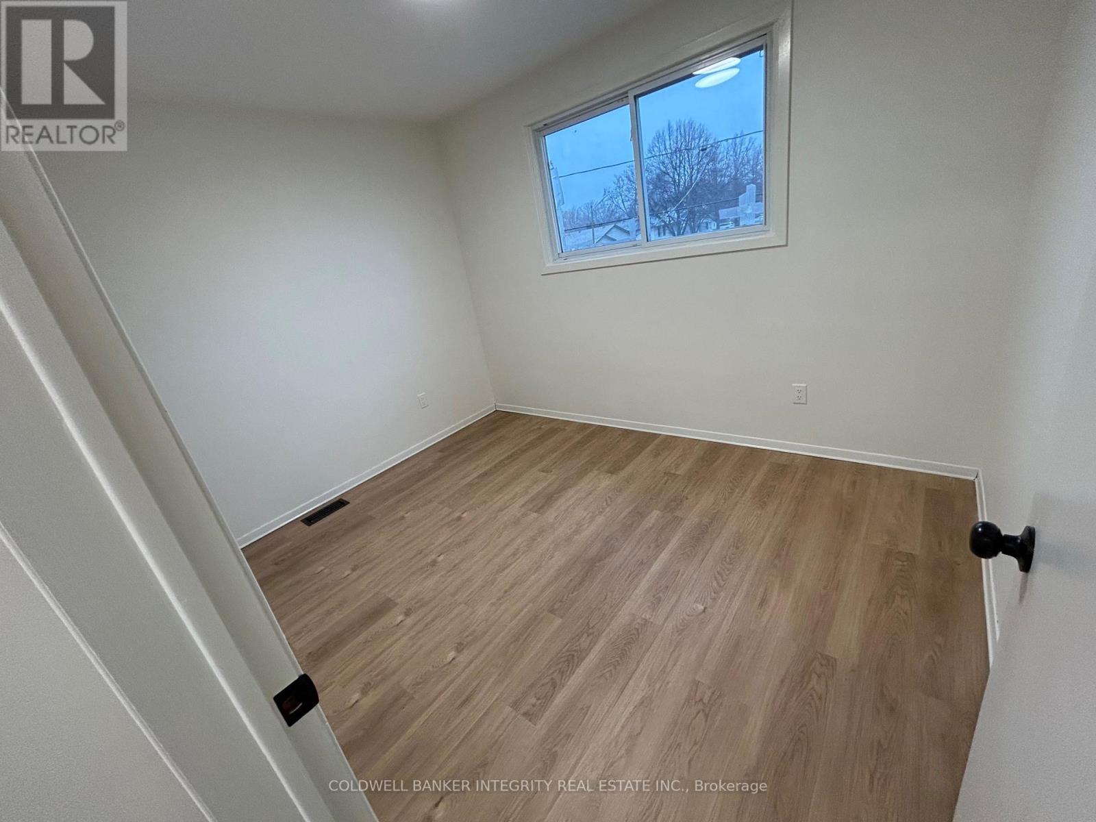 3 - 108 Scott Street, St. Catharines, Ontario  L2N 1G9 - Photo 6 - X12610812