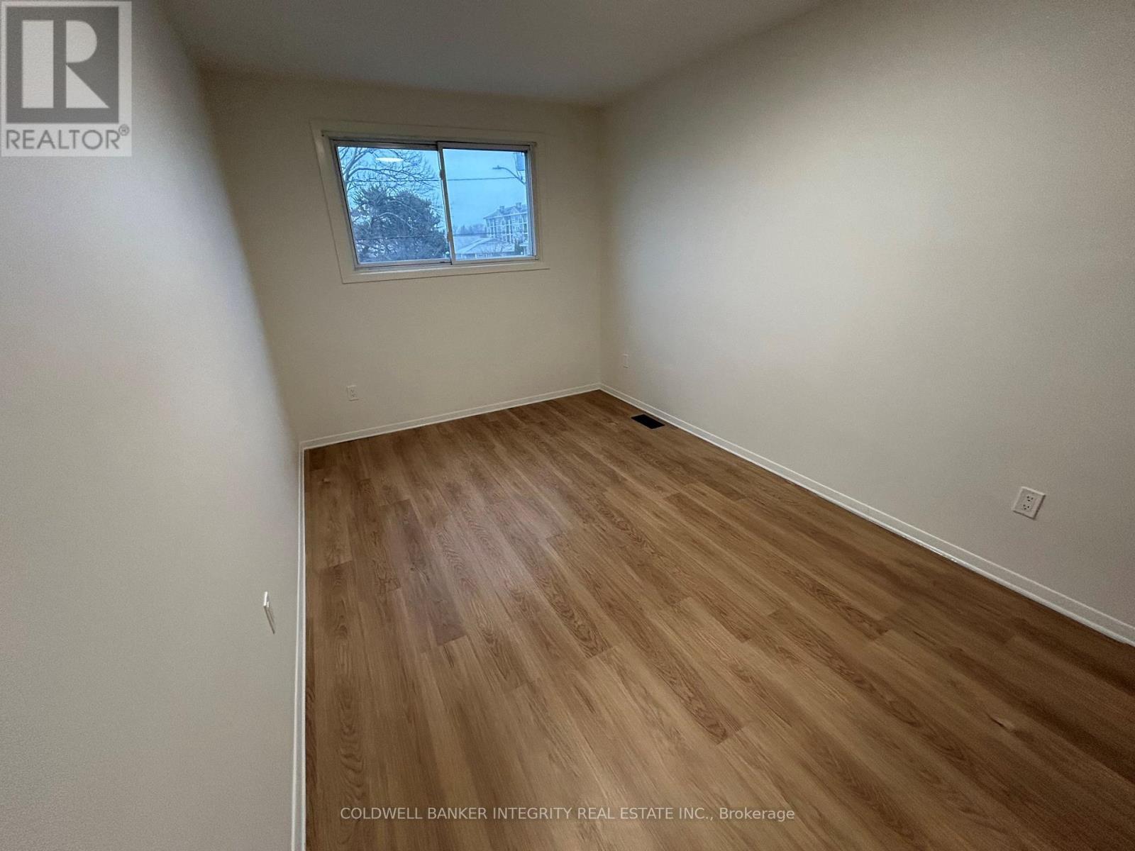 3 - 108 Scott Street, St. Catharines, Ontario  L2N 1G9 - Photo 7 - X12610812