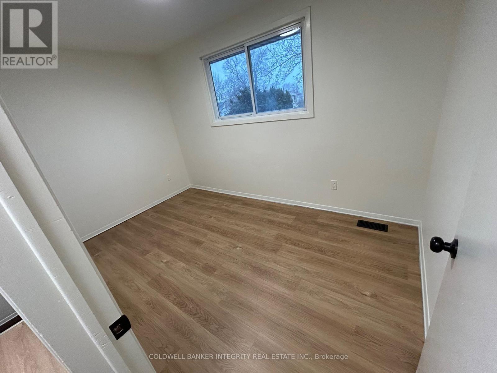 3 - 108 Scott Street, St. Catharines, Ontario  L2N 1G9 - Photo 8 - X12610812