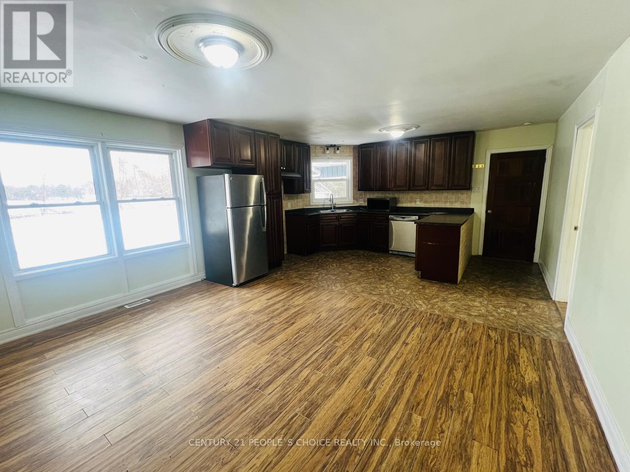 1086 Lakeshore Road, Norfolk, Ontario  N0E 1C0 - Photo 4 - X12610828