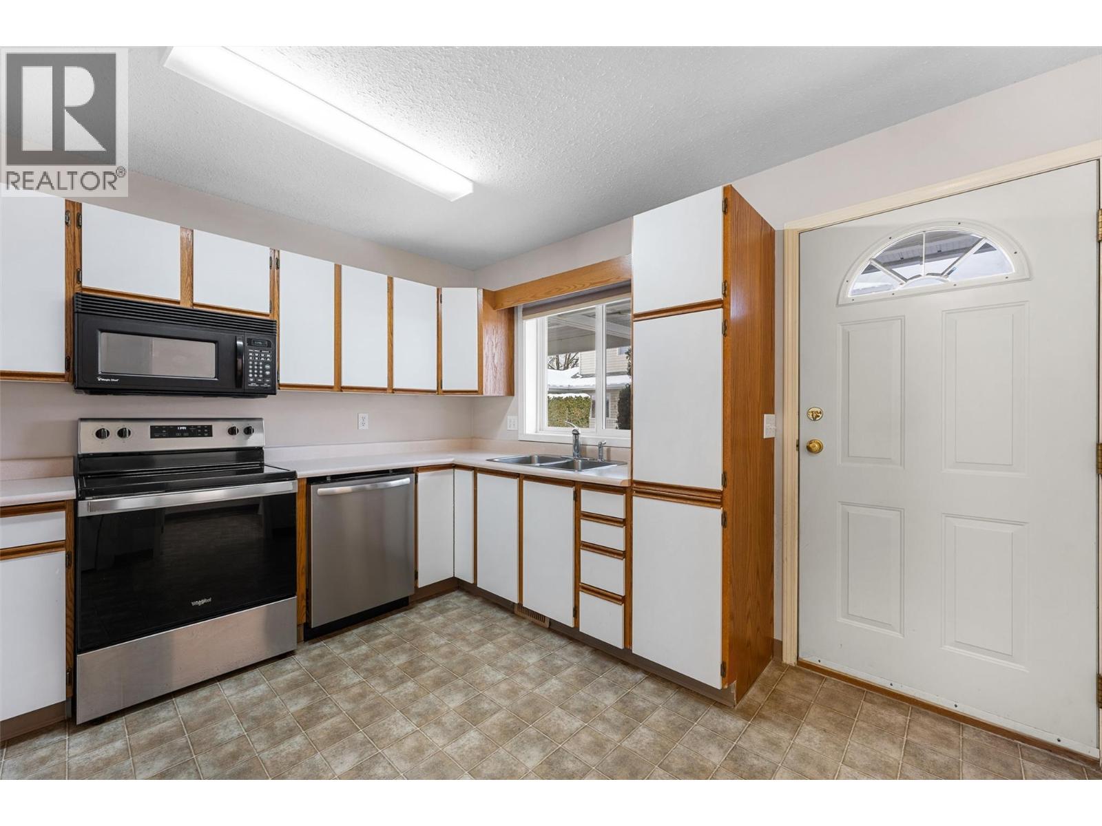 600 10 Street Sw Unit# 5, Salmon Arm, British Columbia  V1E 1J7 - Photo 4 - 10369691