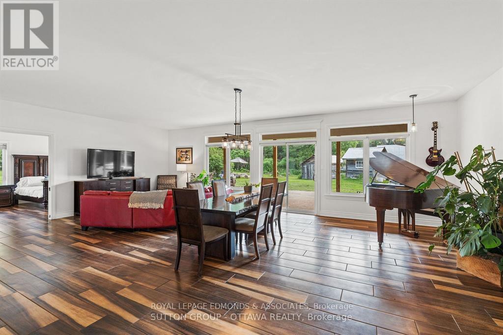 1448 Woito Station Road, Laurentian Valley, Ontario K8A 6W6 - Photo 10 - X12610938