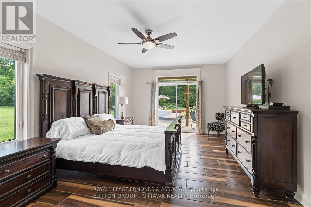 1448 Woito Station Road, Laurentian Valley, Ontario K8A 6W6 - Photo 11 - X12610938