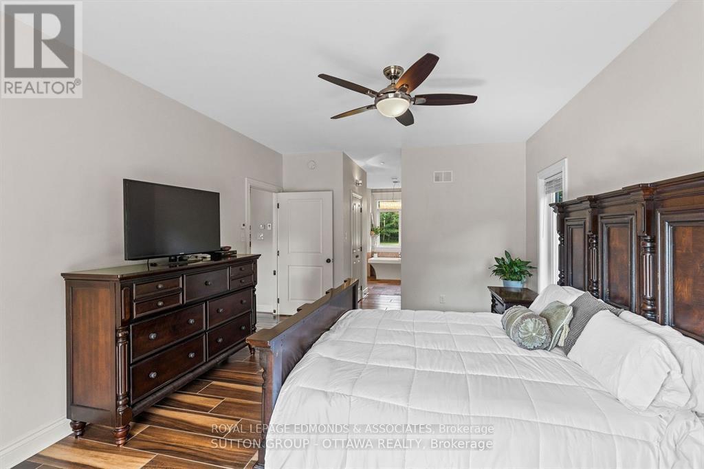 1448 Woito Station Road, Laurentian Valley, Ontario K8A 6W6 - Photo 12 - X12610938