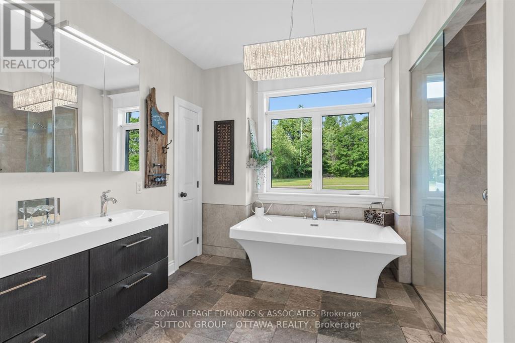 1448 Woito Station Road, Laurentian Valley, Ontario K8A 6W6 - Photo 13 - X12610938