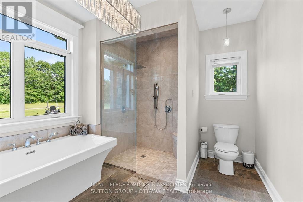 1448 Woito Station Road, Laurentian Valley, Ontario K8A 6W6 - Photo 14 - X12610938