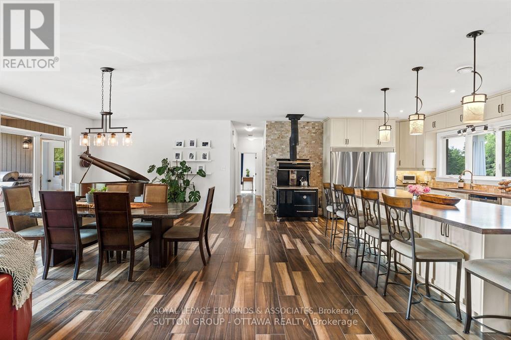 1448 Woito Station Road, Laurentian Valley, Ontario K8A 6W6 - Photo 15 - X12610938