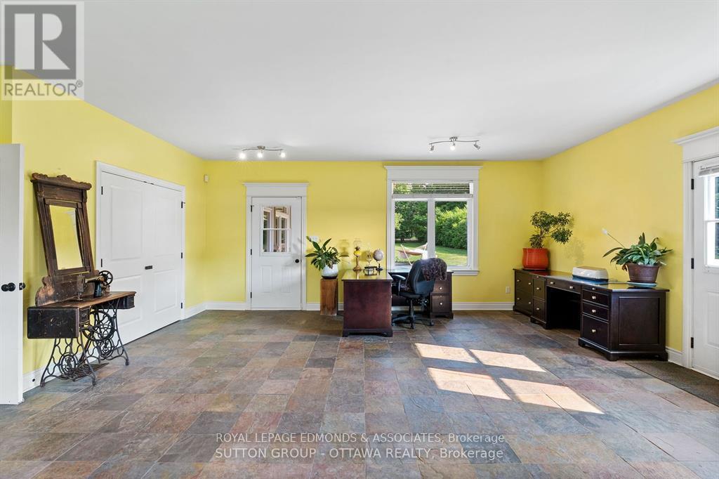 1448 Woito Station Road, Laurentian Valley, Ontario K8A 6W6 - Photo 20 - X12610938