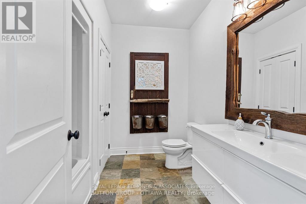 1448 Woito Station Road, Laurentian Valley, Ontario K8A 6W6 - Photo 21 - X12610938