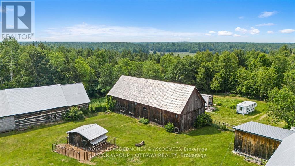 1448 Woito Station Road, Laurentian Valley, Ontario K8A 6W6 - Photo 25 - X12610938