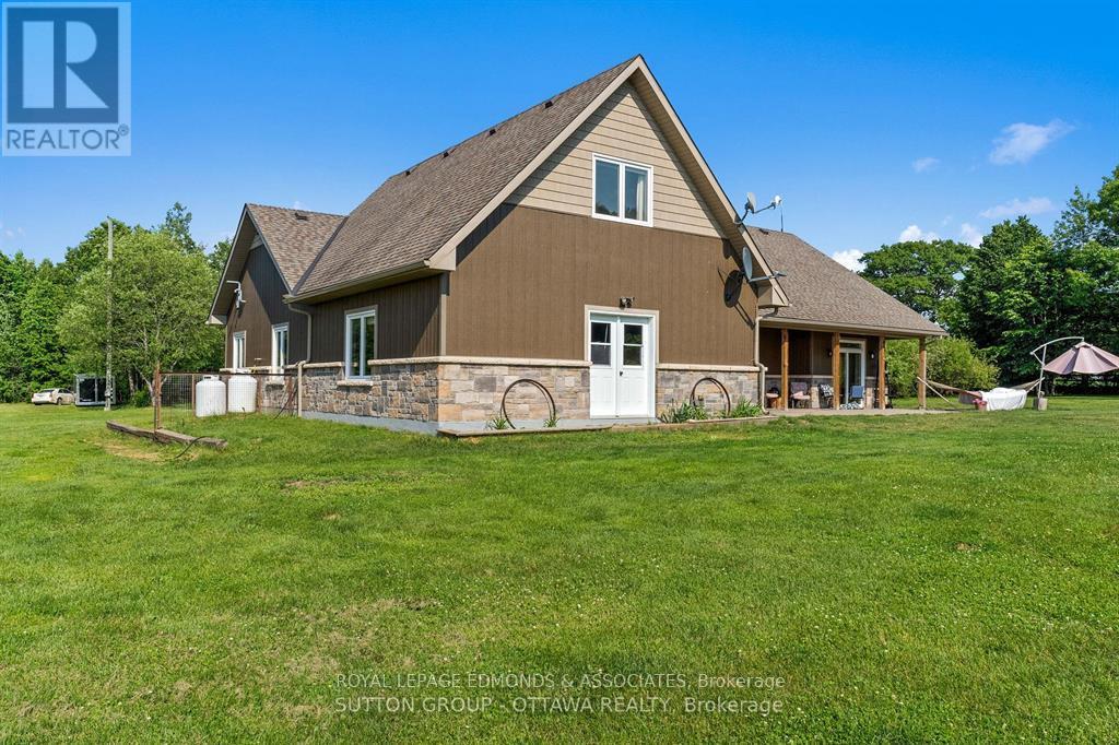 1448 Woito Station Road, Laurentian Valley, Ontario K8A 6W6 - Photo 28 - X12610938