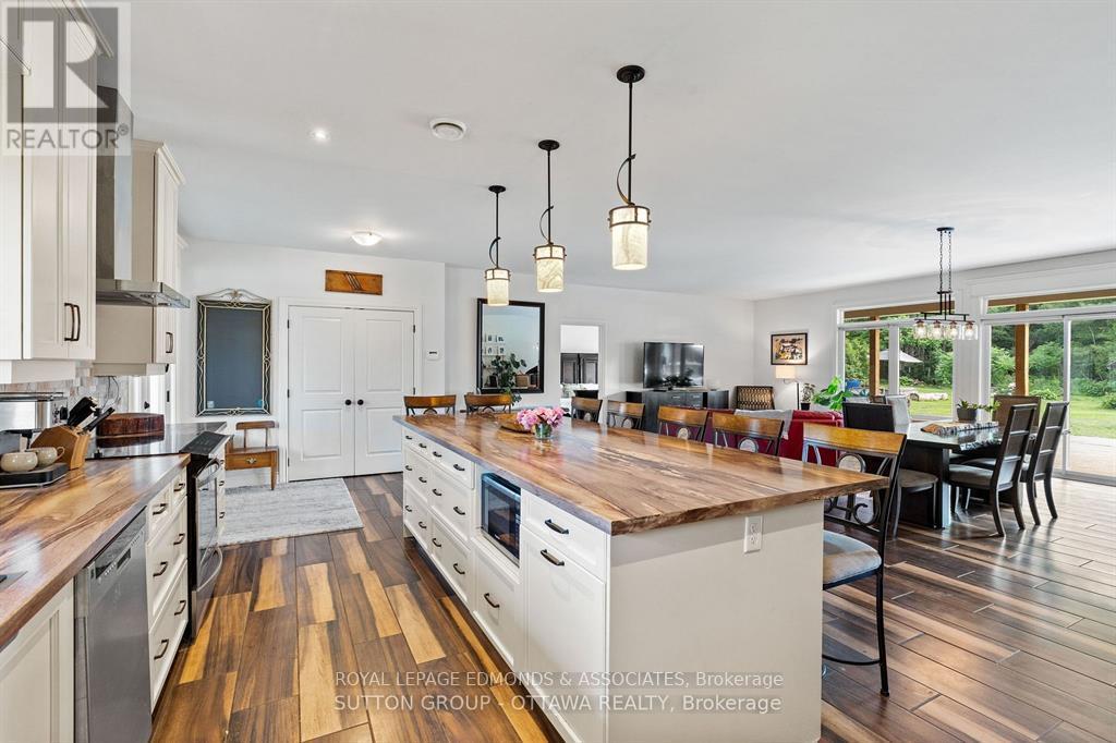 1448 Woito Station Road, Laurentian Valley, Ontario K8A 6W6 - Photo 6 - X12610938